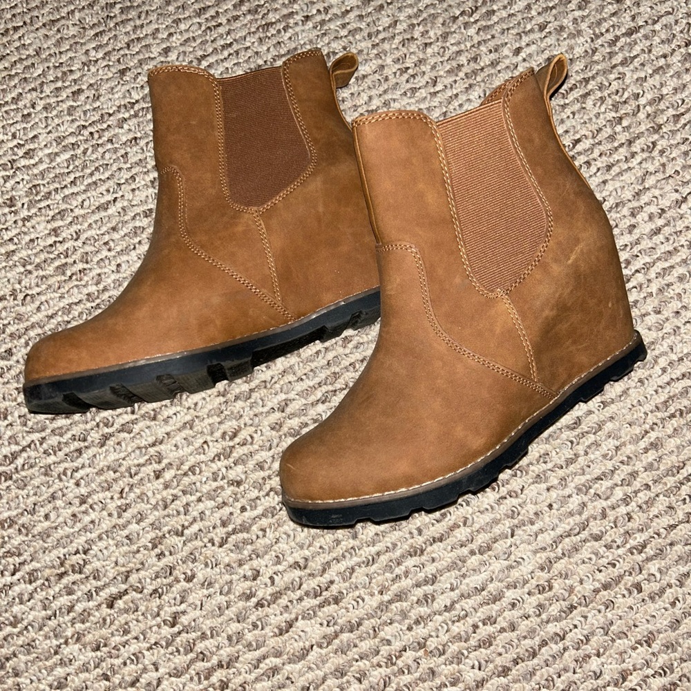 Women’s brown booties